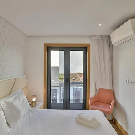 Charming Camoes By Hosts Apartament