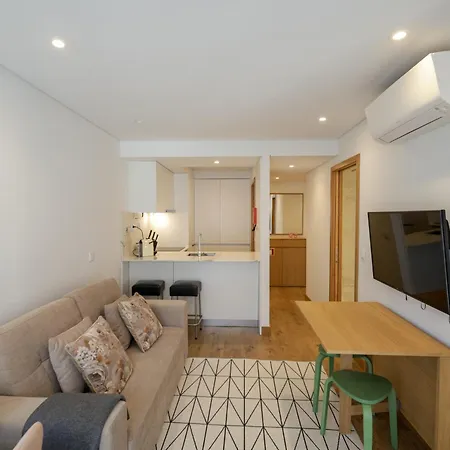 Charming Camoes By Hosts Apartament