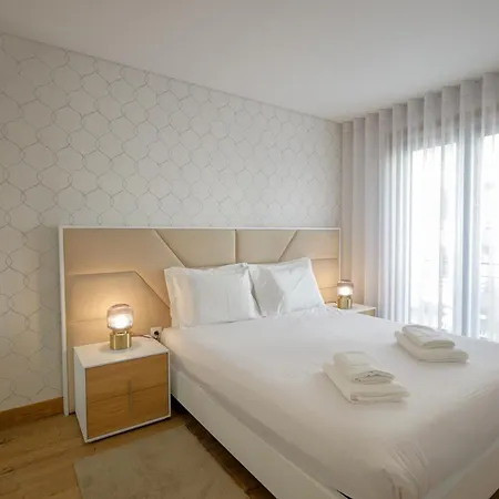 Apartament Charming Camoes By Hosts *