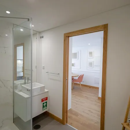 Apartament Charming Camoes By Hosts *