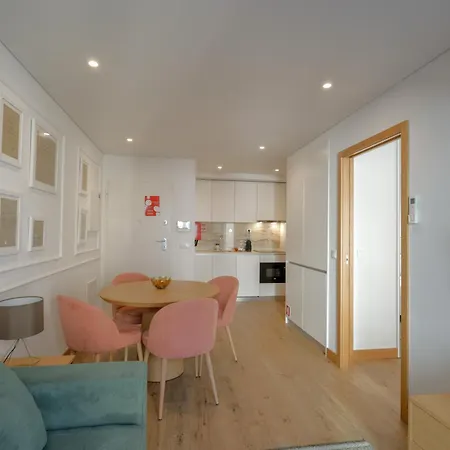 Apartament Charming Camoes By Hosts *