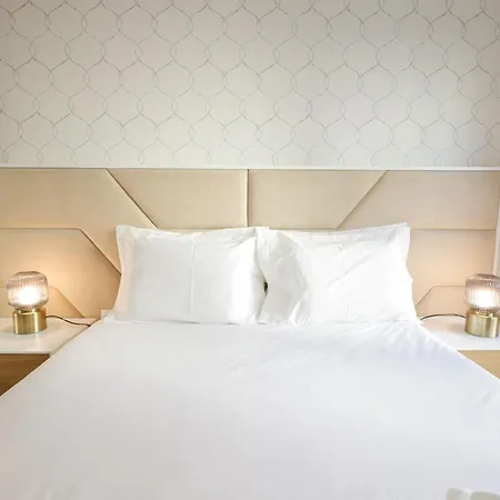 Apartament Charming Camoes By Hosts *