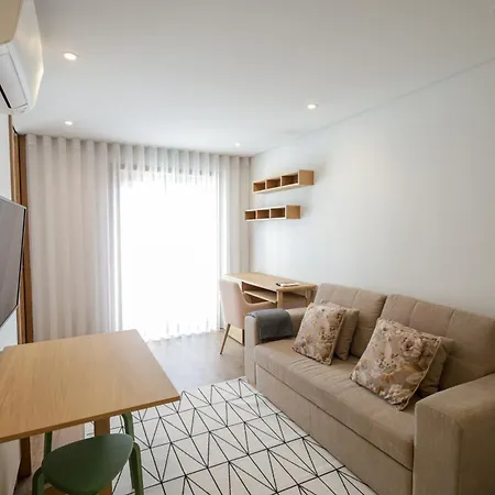 Charming Camoes By Hosts Apartament